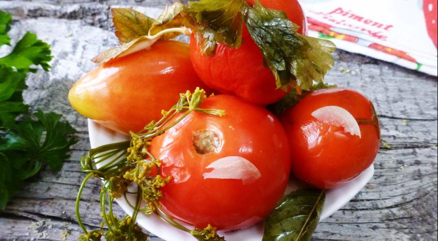 Мaлосольные помидоры с чесночком