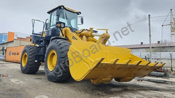 Фронтальный погрузчик SEM 655D в Благовещенске